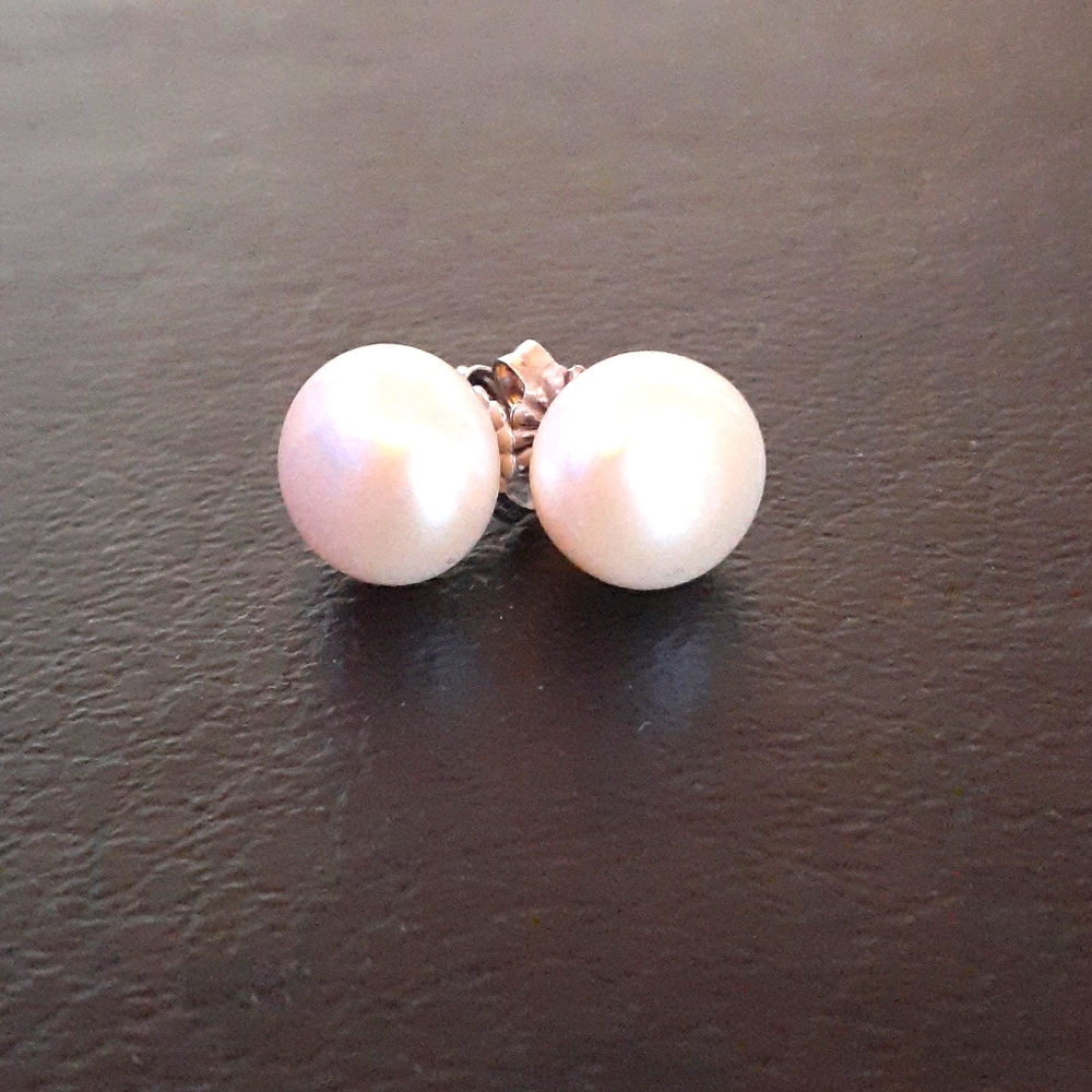 Fresh water pearl earrings